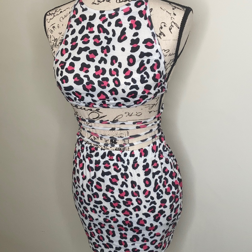 White leopard print tie up